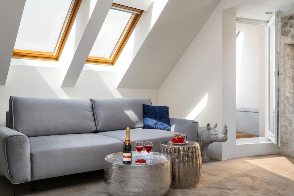 Coco Chanel Boutique Apartment by goodnite cz - 12