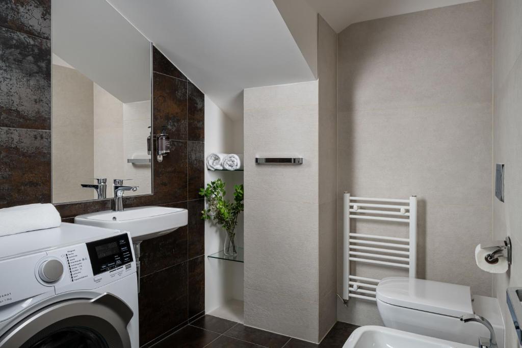 Coco Chanel Boutique Apartment by goodnite cz - 9