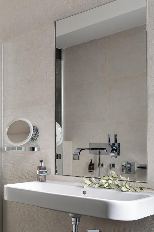 Coco Chanel Boutique Apartment by goodnite cz - 10