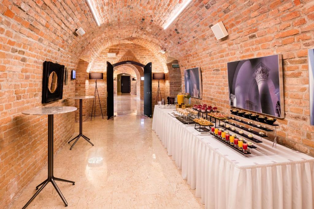 Grand Palace Brno - Small Luxury Hotels of the World - 12