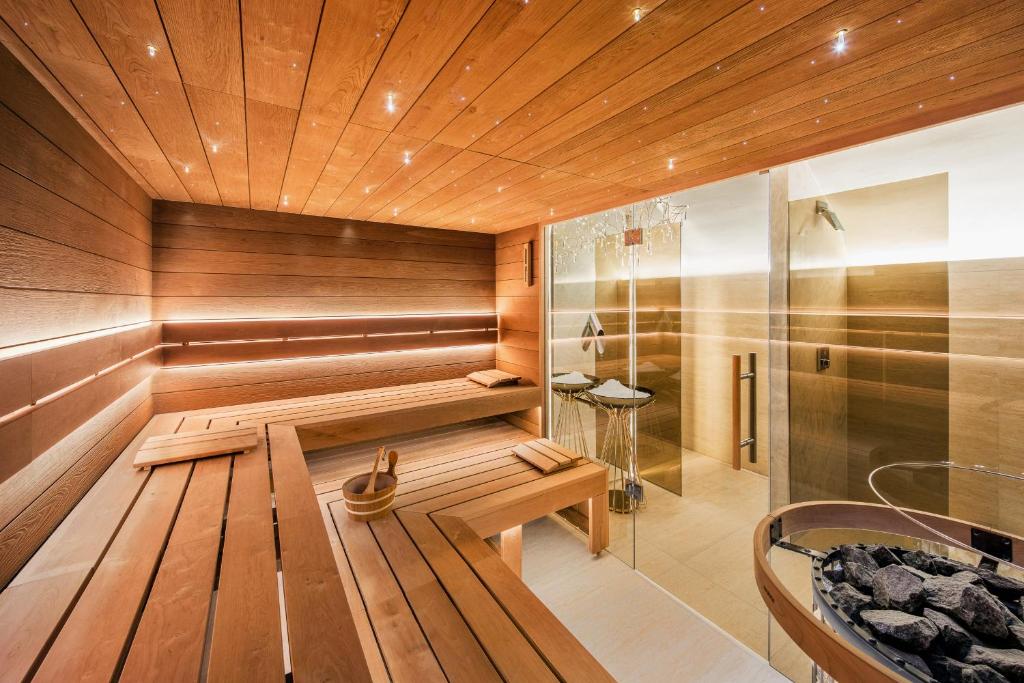 Grand Palace Brno - Small Luxury Hotels of the World - 11