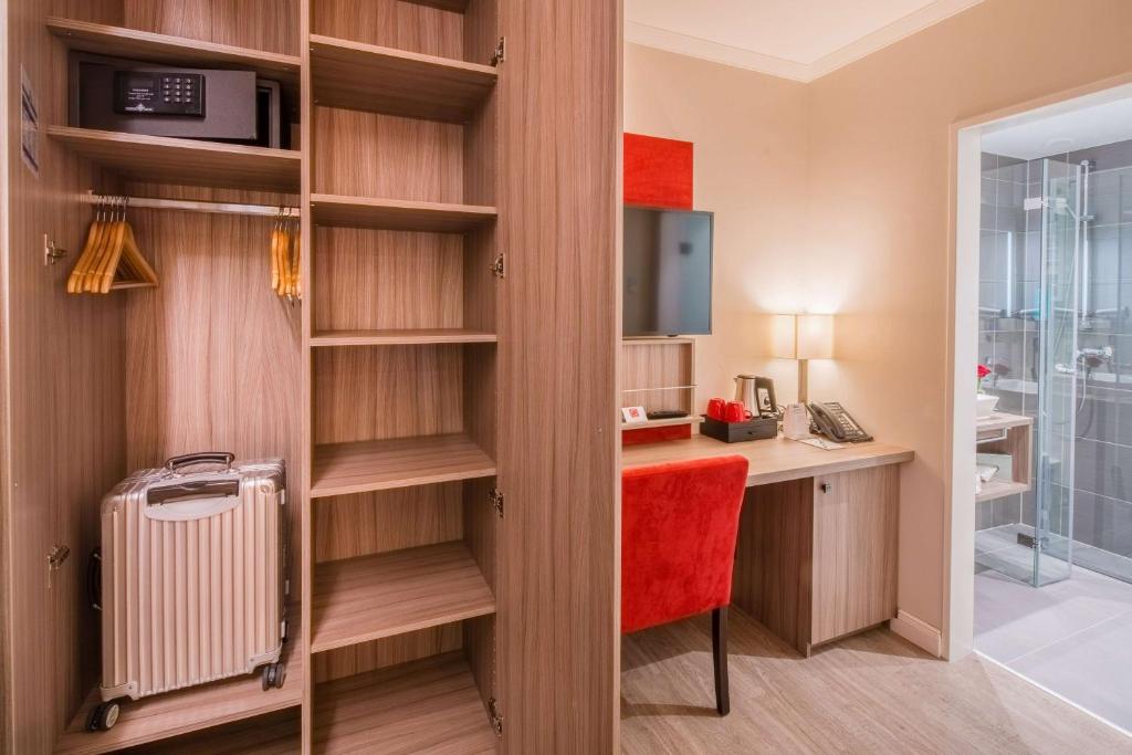 Best Western Plus Hotel Regence - 18