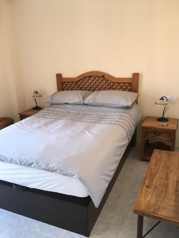 Top Floor spacious apartment with roof terrace - 2