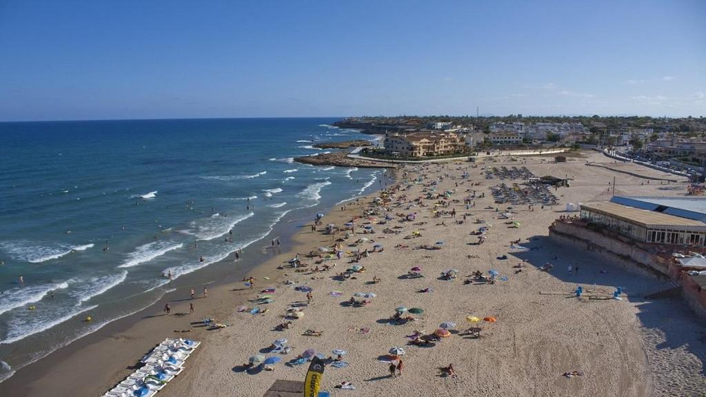 Top Floor spacious apartment with roof terrace - 45