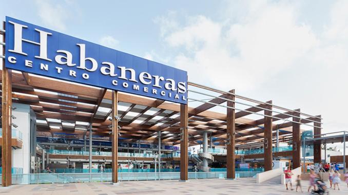 Top Floor spacious apartment with roof terrace - 40