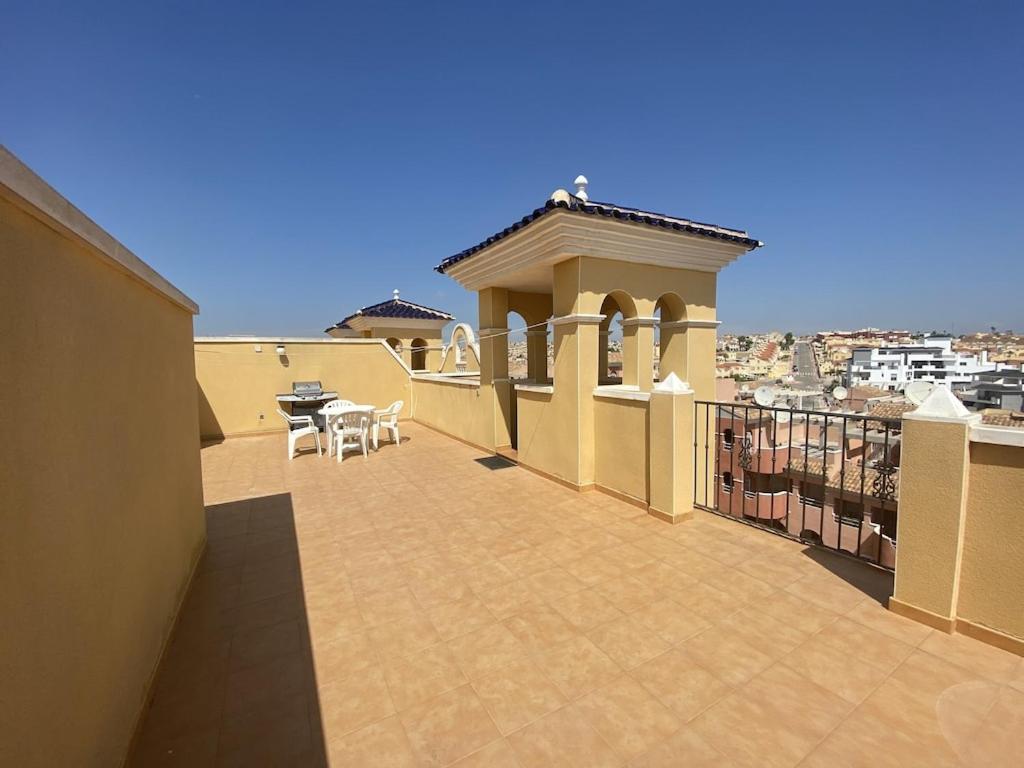 Top Floor spacious apartment with roof terrace - 14