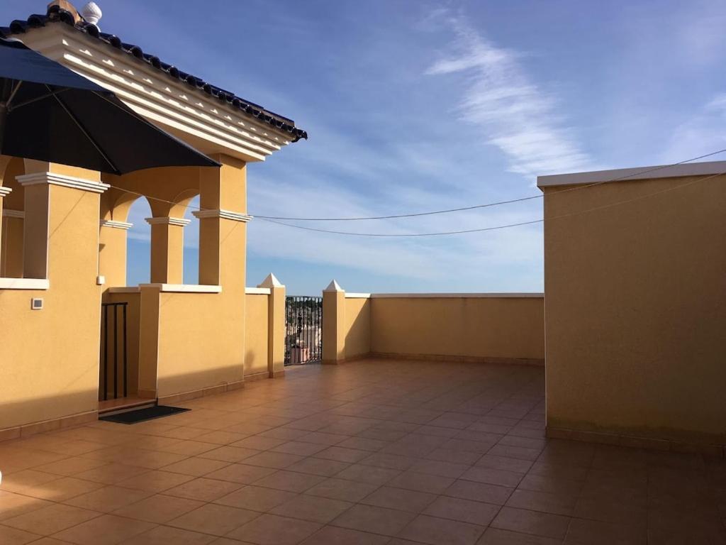 Top Floor spacious apartment with roof terrace - 15