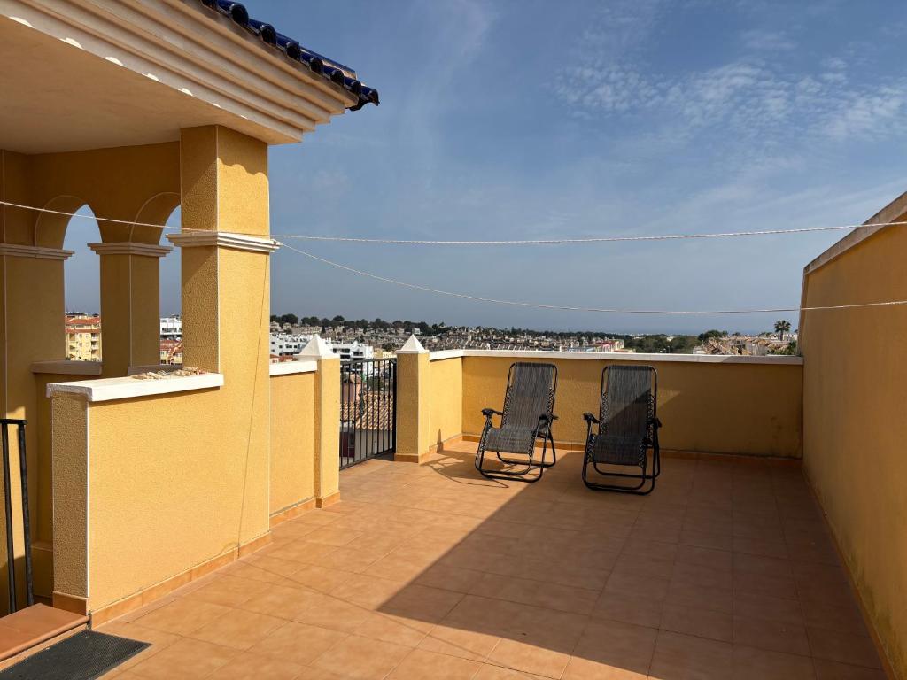 Top Floor spacious apartment with roof terrace - 10