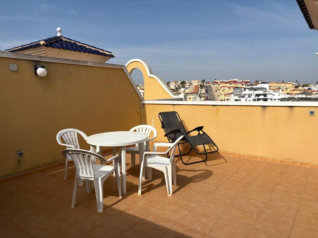 Top Floor spacious apartment with roof terrace - 9