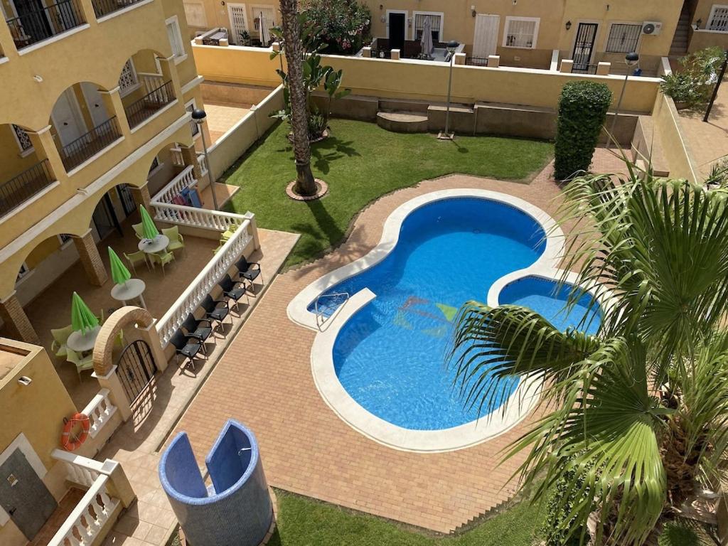 Top Floor spacious apartment with roof terrace - 35