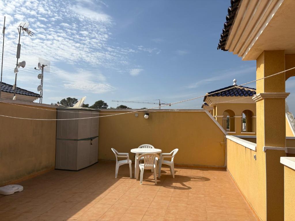 Top Floor spacious apartment with roof terrace - 12