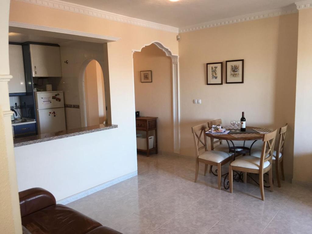 Top Floor spacious apartment with roof terrace - 20