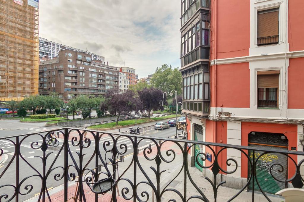 Muy Luminoso a 5 min del centro de Bilbao - 9