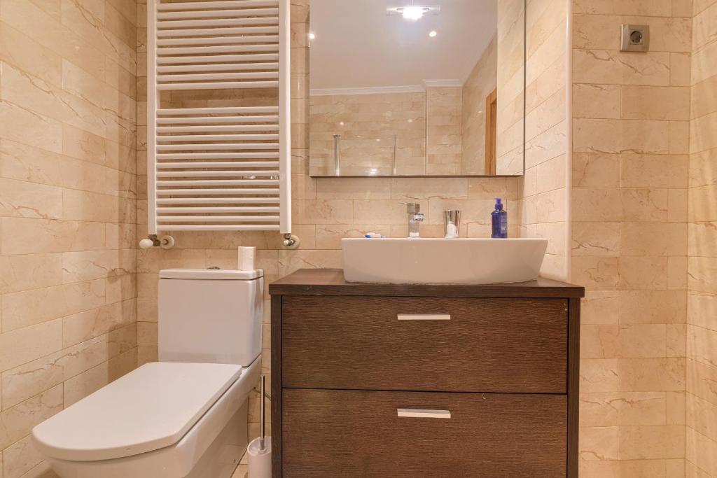 Encanto y Confort en Calle Epalza - Tu Familia en el Corazón de Bilbao - 17