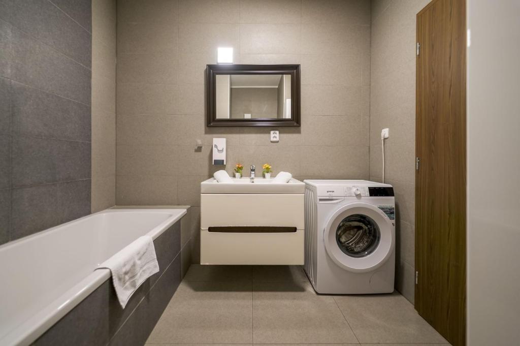 Vesna Convenient Apartment by CHORS - 17