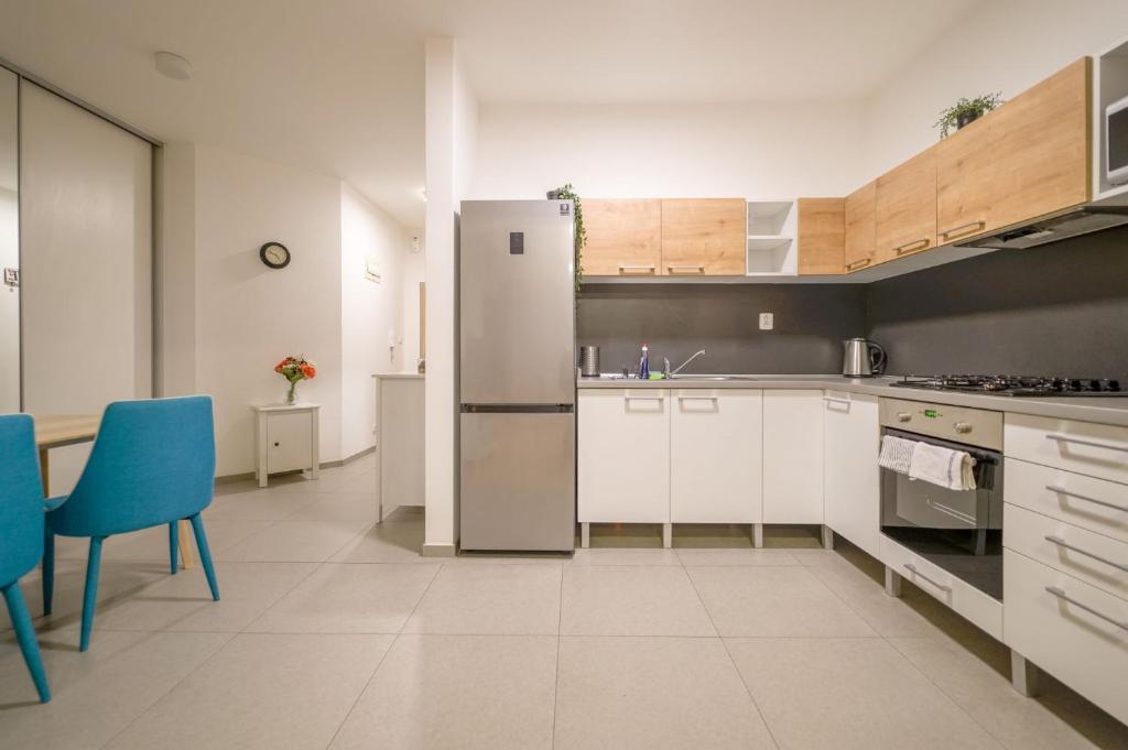 Vesna Convenient Apartment by CHORS - 16