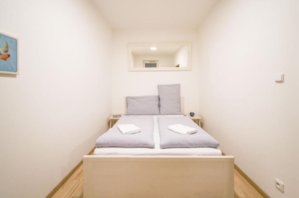 Vesna Convenient Apartment by CHORS - 7