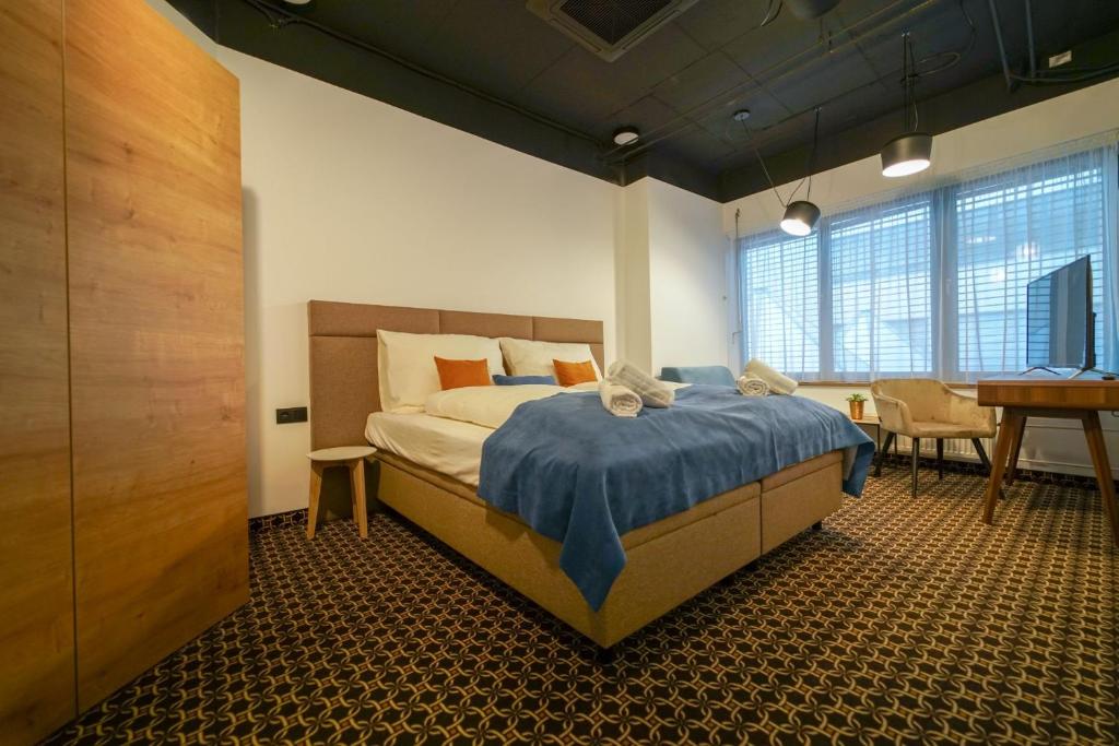 CHORS like a hotel - Capsule & NFT Boutique Hostel Bratislava - City Center - 23