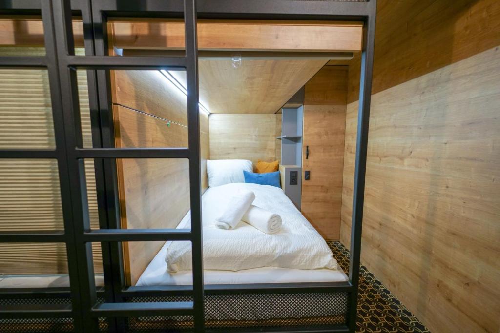 CHORS like a hotel - Capsule & NFT Boutique Hostel Bratislava - City Center - 40