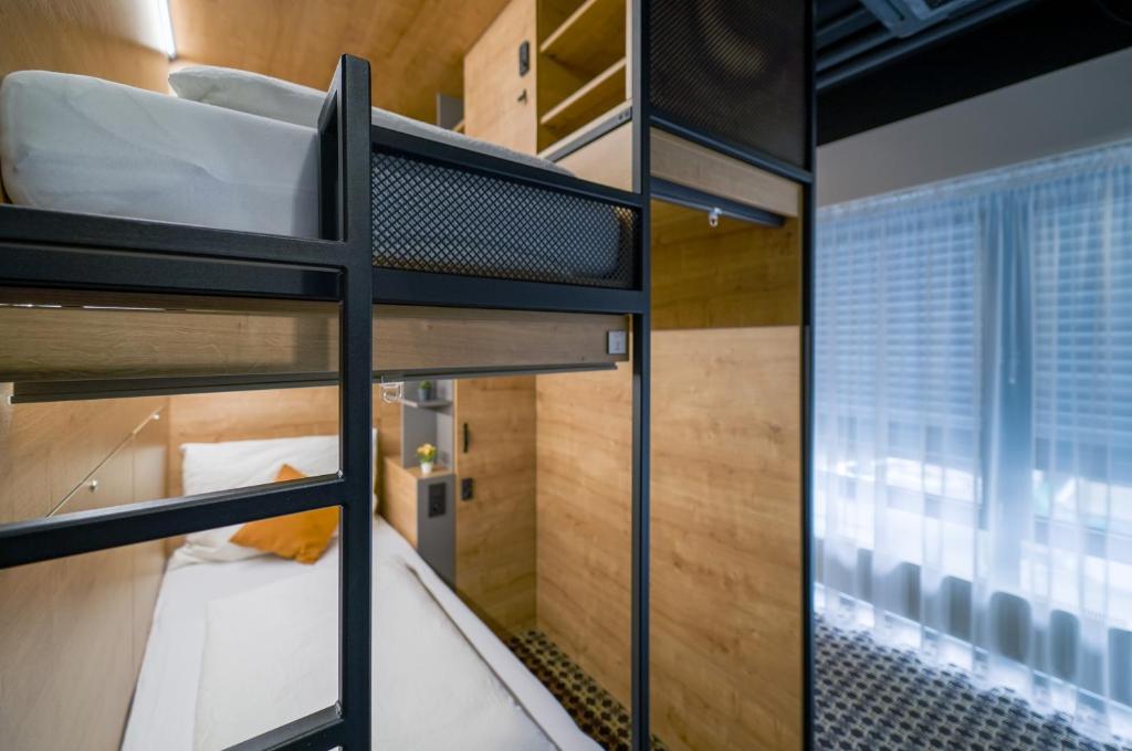 CHORS like a hotel - Capsule & NFT Boutique Hostel Bratislava - City Center - 6