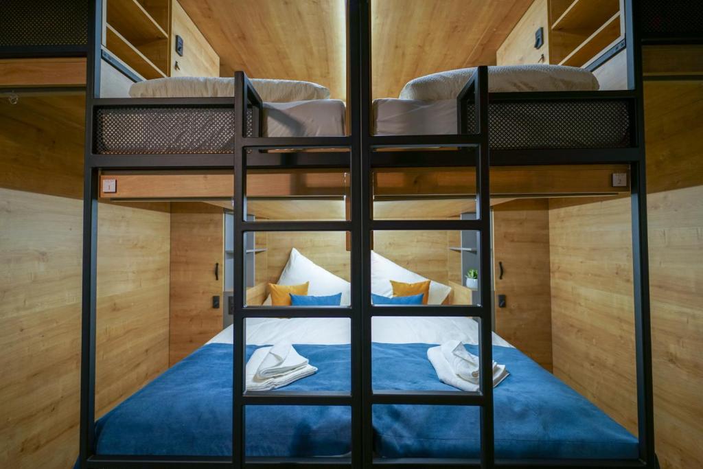 CHORS like a hotel - Capsule & NFT Boutique Hostel Bratislava - City Center - 21