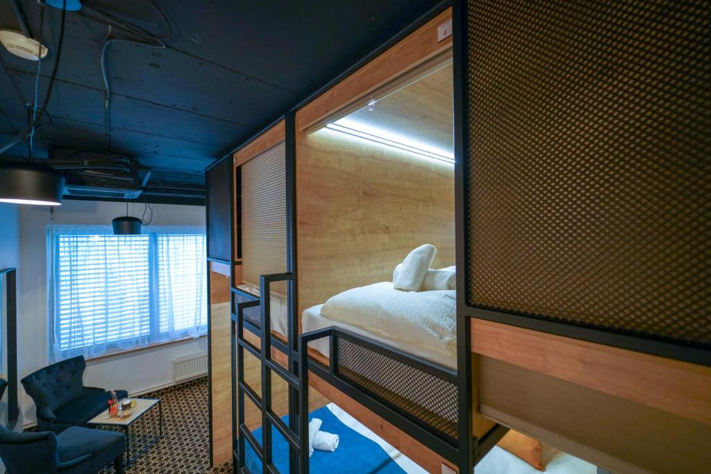 CHORS like a hotel - Capsule & NFT Boutique Hostel Bratislava - City Center - 33
