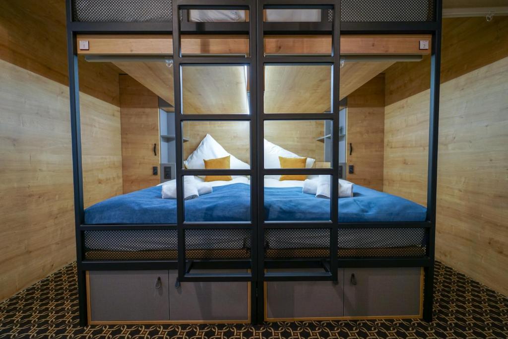 CHORS like a hotel - Capsule & NFT Boutique Hostel Bratislava - City Center - 4