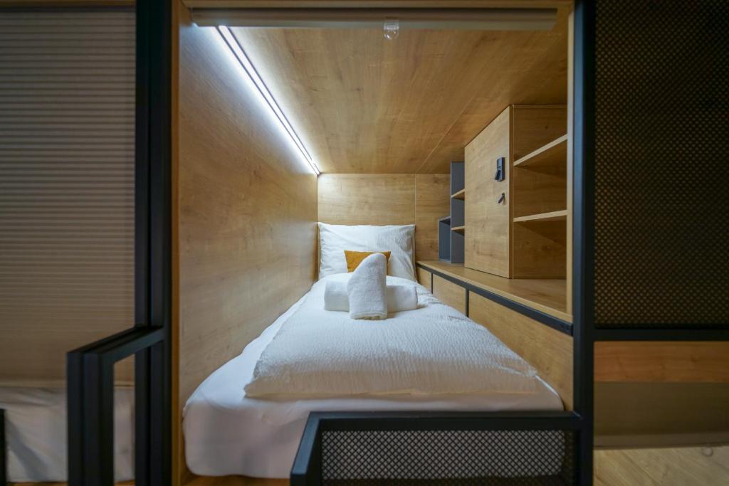 CHORS like a hotel - Capsule & NFT Boutique Hostel Bratislava - City Center - 43