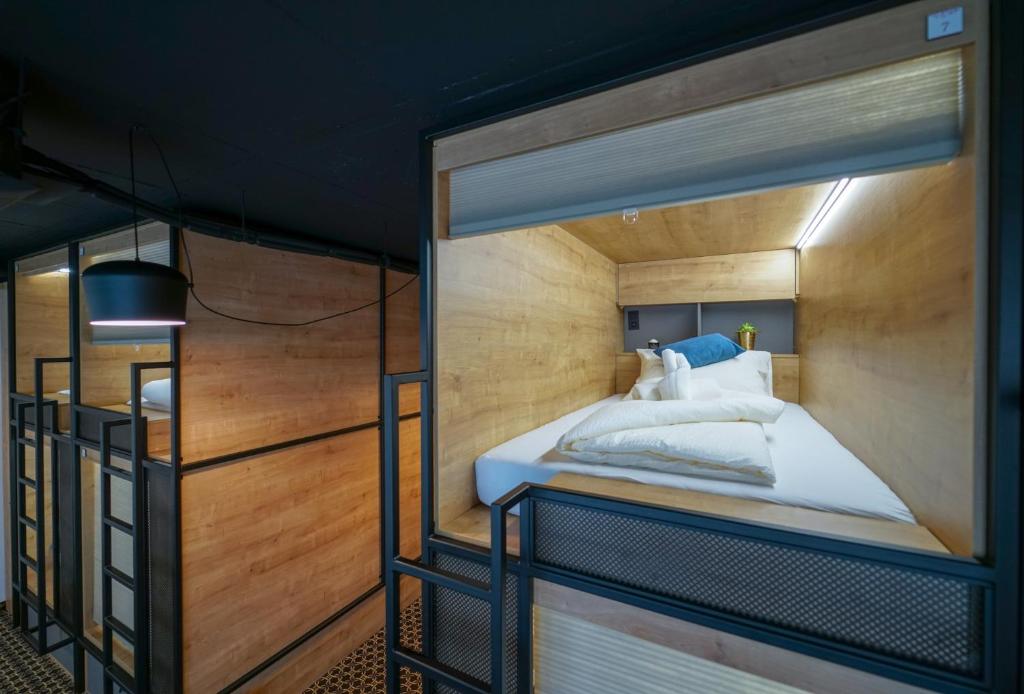 CHORS like a hotel - Capsule & NFT Boutique Hostel Bratislava - City Center - 24