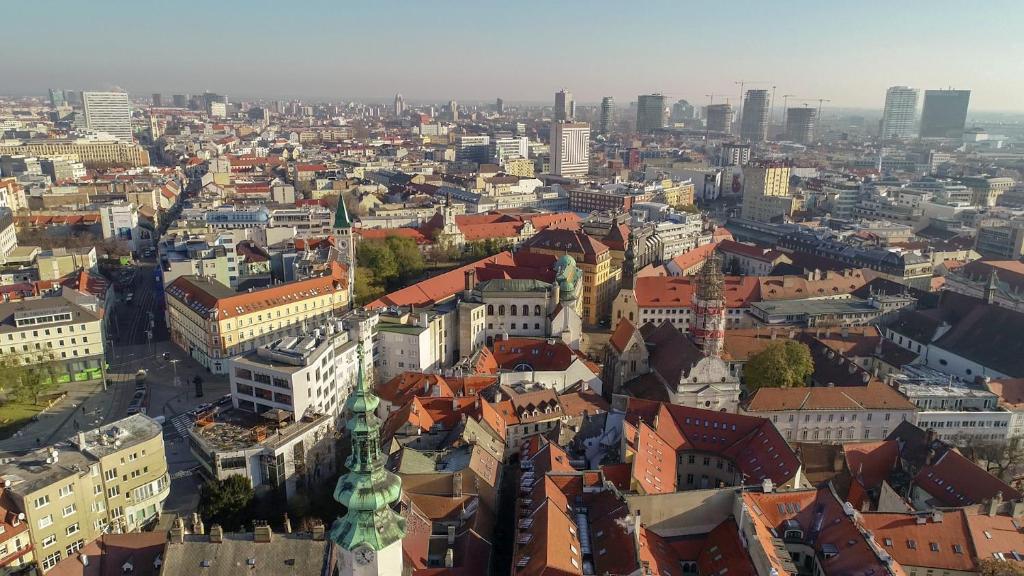 CHORS like a hotel - Capsule & NFT Boutique Hostel Bratislava - City Center - 38