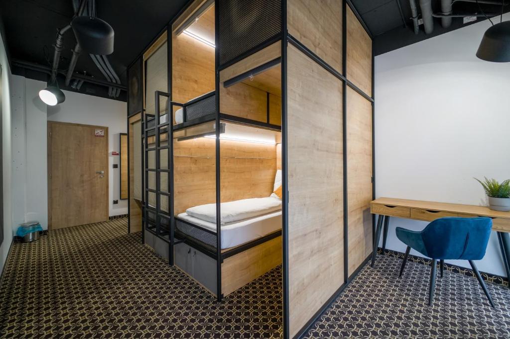 CHORS like a hotel - Capsule & NFT Boutique Hostel Bratislava - City Center - 8