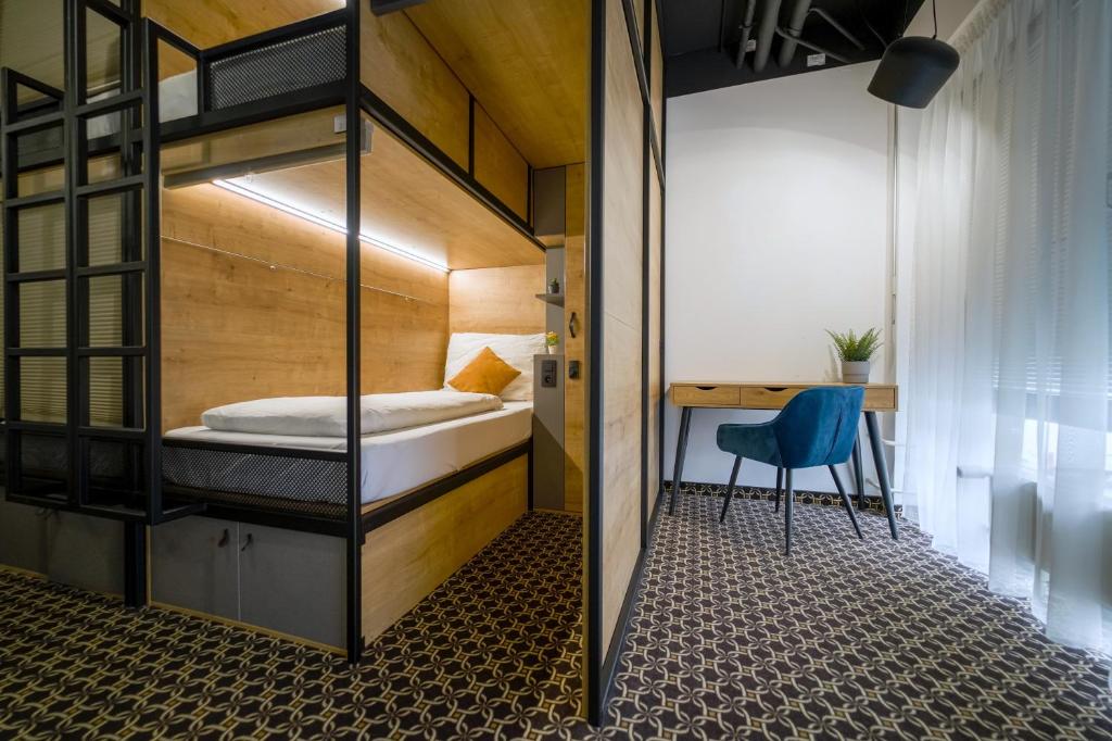 CHORS like a hotel - Capsule & NFT Boutique Hostel Bratislava - City Center - 7