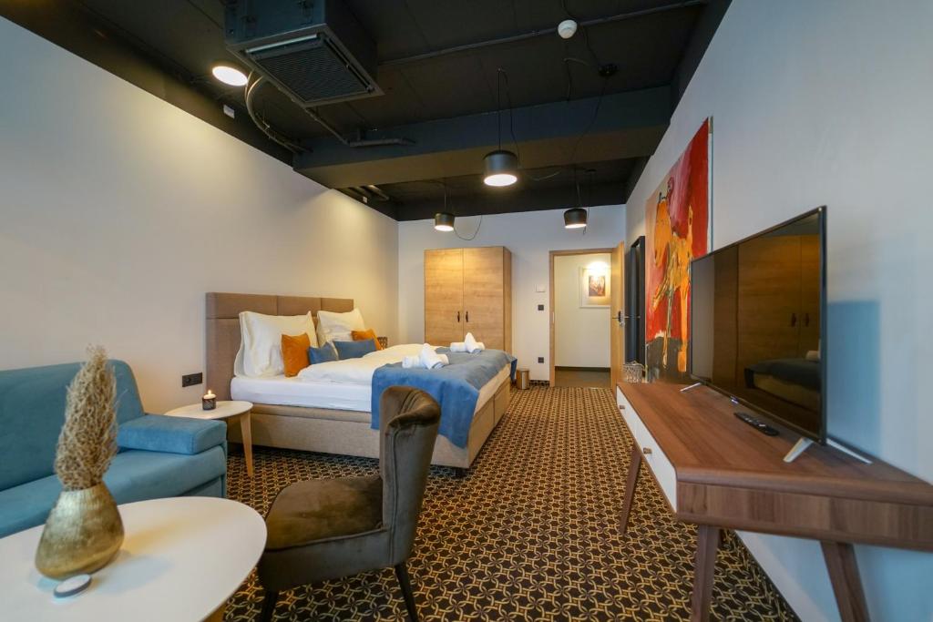 CHORS like a hotel - Capsule & NFT Boutique Hostel Bratislava - City Center - 13
