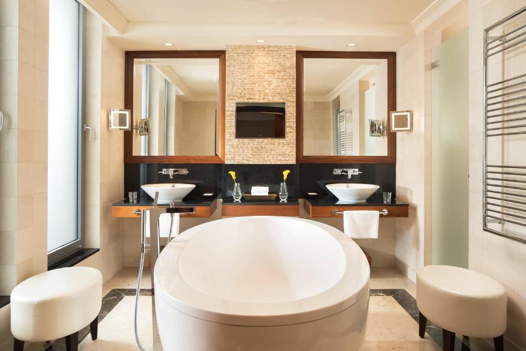 Sheraton Bratislava Hotel - 17