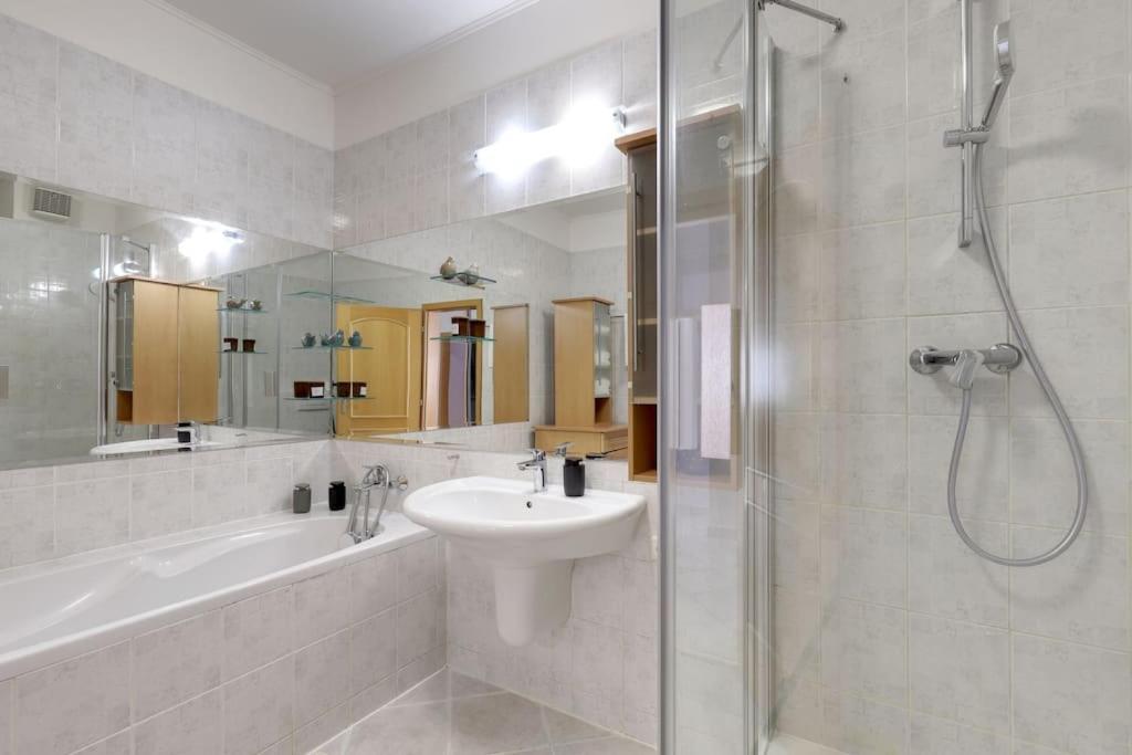 3min2centre - 2 BR, garage, view - 8