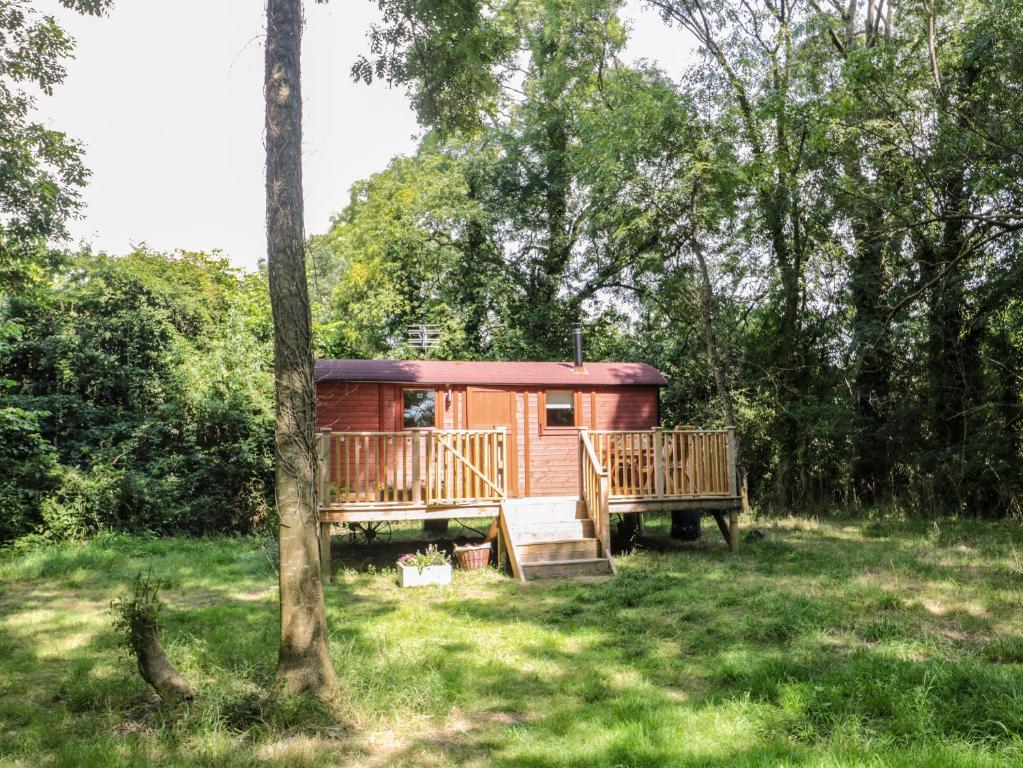 The Foxes Den Shepherds Hut - 22