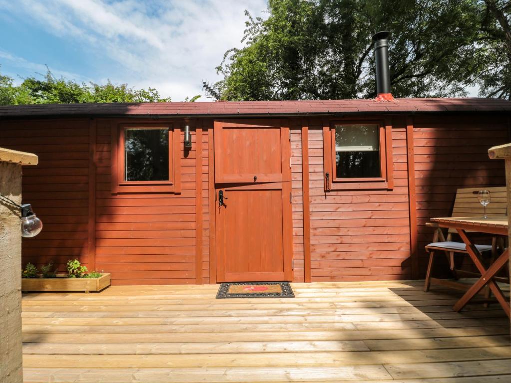 The Foxes Den Shepherds Hut - 19