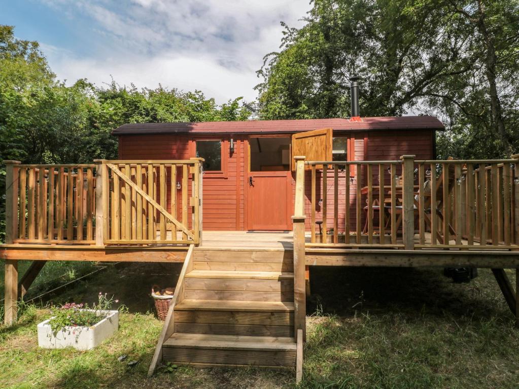 The Foxes Den Shepherds Hut - 21