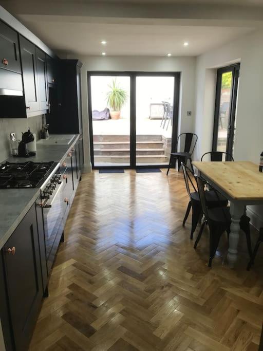 Large newly refurbished house close to harbour Free Parking - 15