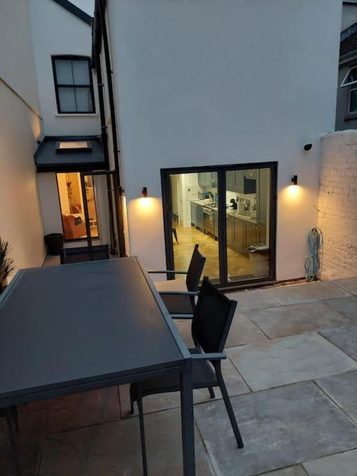 Large newly refurbished house close to harbour Free Parking - 8