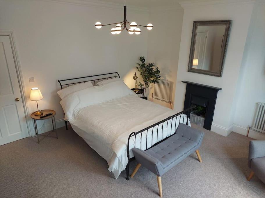 Large newly refurbished house close to harbour Free Parking - 7