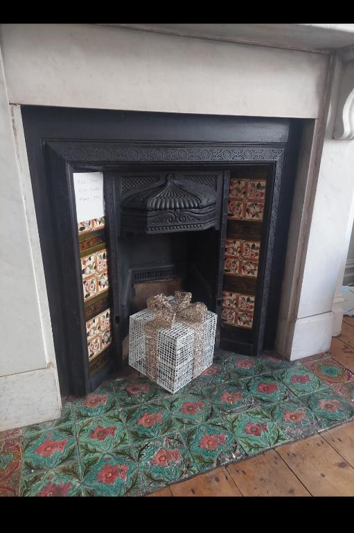 Large newly refurbished house close to harbour Free Parking - 12