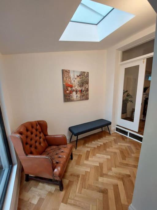 Large newly refurbished house close to harbour Free Parking - 18