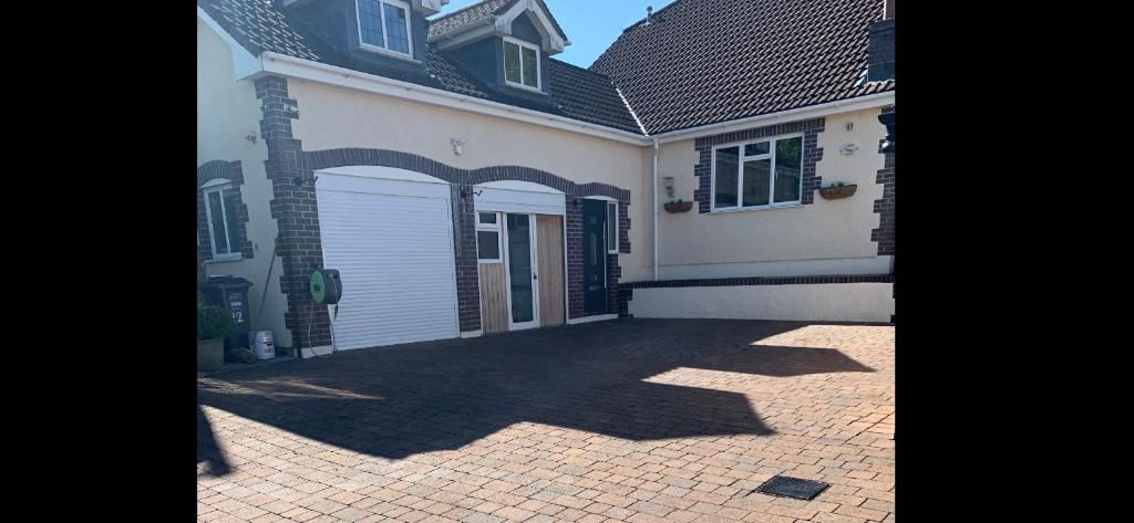 Rosemary House BRS Airport Accommodation - 14