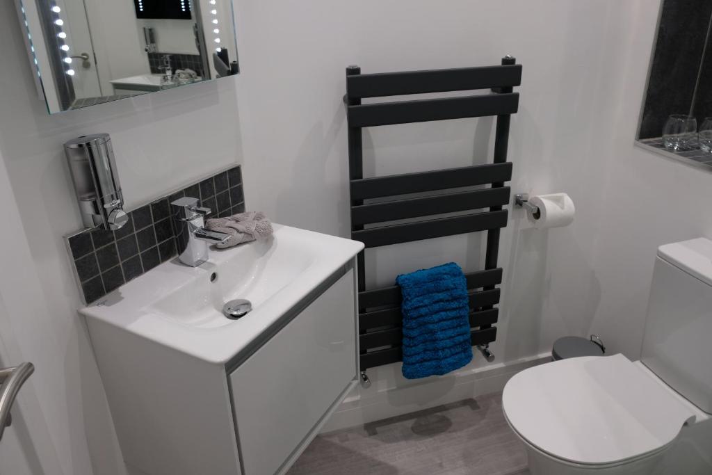 Rosemary House BRS Airport Accommodation - 35