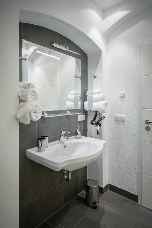 Villa am Park Apartment - 6