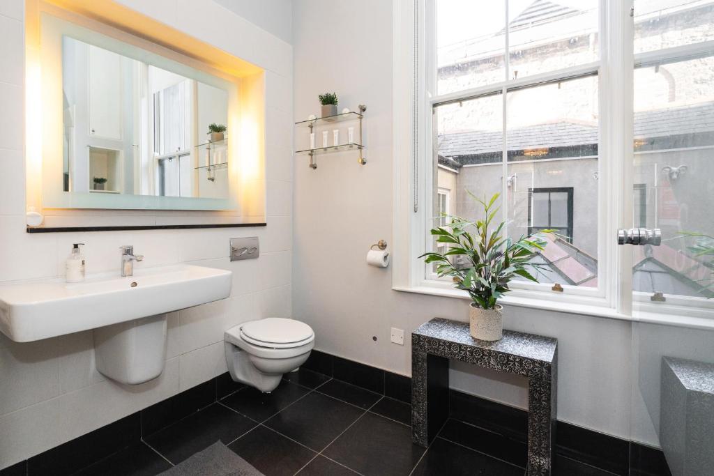 The Merchant House - 13