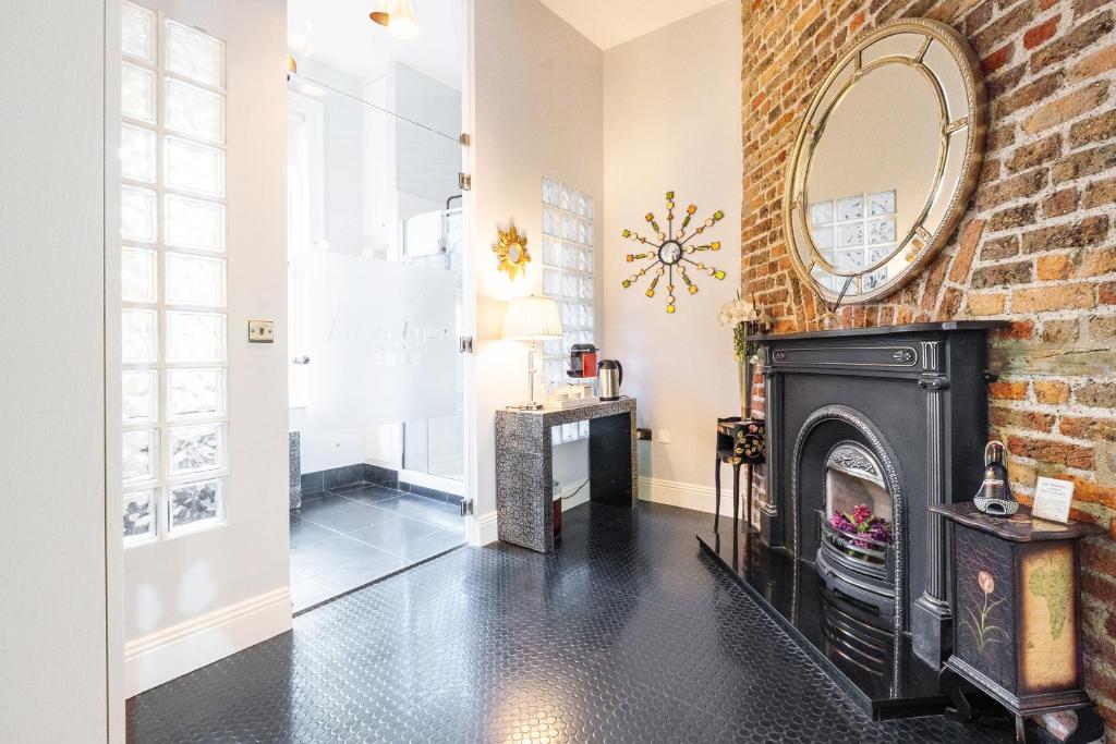 The Merchant House - 19