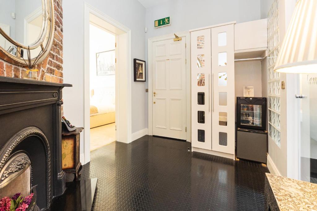 The Merchant House - 3