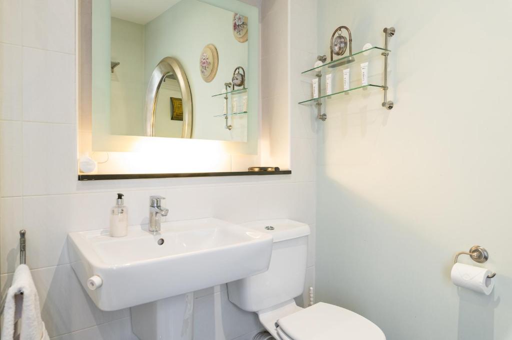 The Merchant House - 25